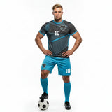 Futbolen ekip Storm clouds front
