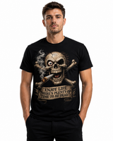 Мъж с черна тениска ENJOY отпред — streetwear визия